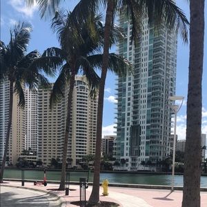 Meet your Posher, Ava